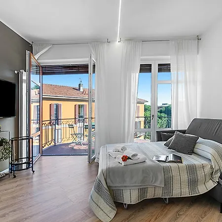 Apartment Specchio Di Cielo: With Terrace And Ac Center - Happy Arona
