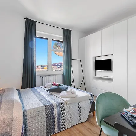 Apartment Specchio Di Cielo: With Terrace And Ac Center - Happy Arona