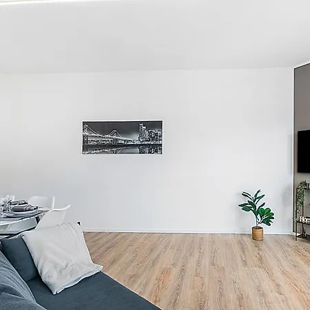 Apartment Specchio Di Cielo: With Terrace And Ac Center - Happy Arona