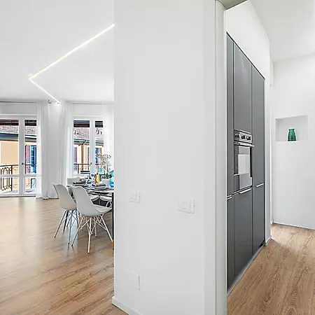 Apartment Specchio Di Cielo: With Terrace And Ac Center - Happy Arona