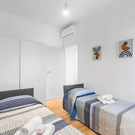 Specchio Di Cielo: With Terrace And Ac Center - Happy Apartment