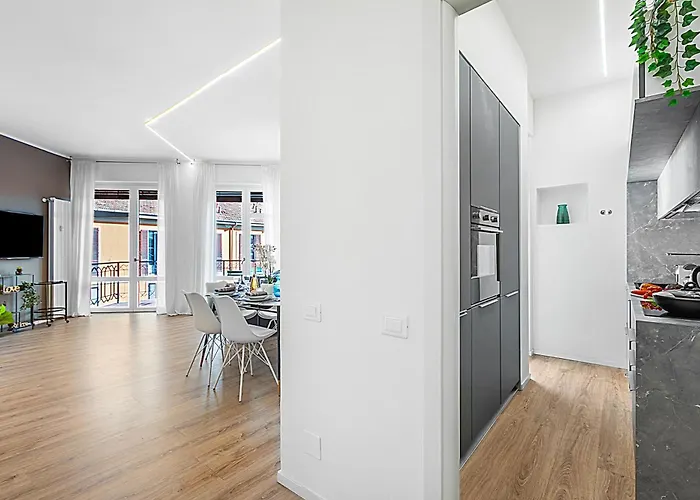 Apartament Specchio Di Cielo Center - Happy Arona